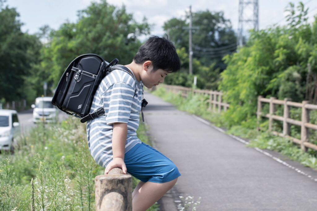 不登校の男の子の画像